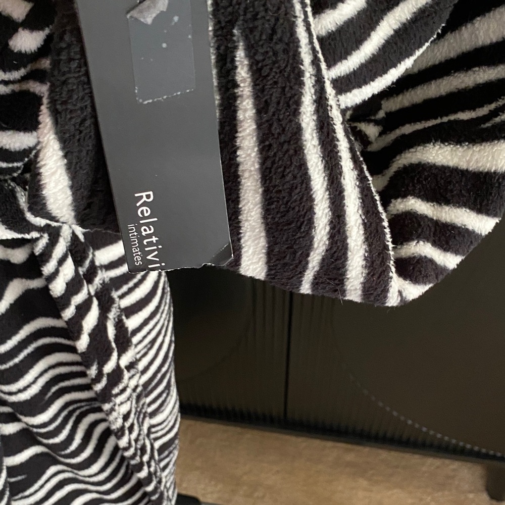 Relativity Zebra Print Hooded Robe - Picture 3 of 5
